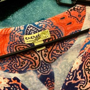 Women top tee with quarter length sleeves in great condition